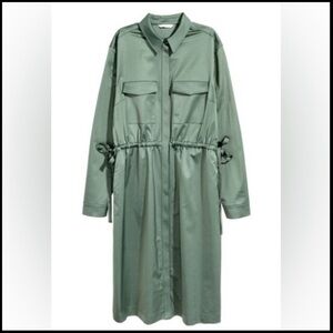Knee-length Green dress in a woven cotton blend with a sheen.